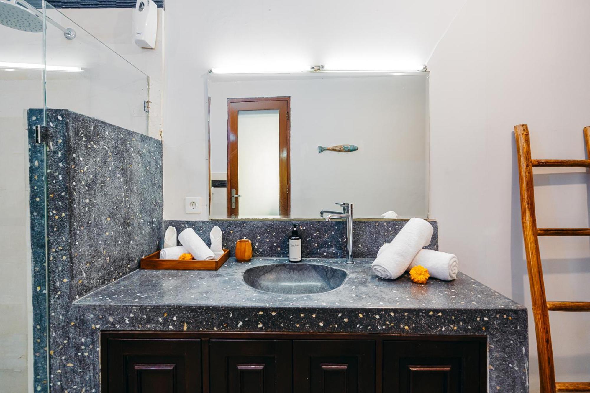 Mahayana Villa Batu Belig - Close To The Beach Canggu Εξωτερικό φωτογραφία